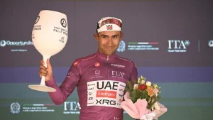 Jhonatan Narváez recuperó la maglia ciclamino en el Giro de Italia 2026