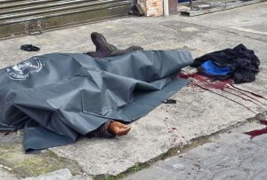 Un intento de robo a un local comercial en Santa Anita, sur de Quito, terminó con dos presuntos asaltantes muertos tras una intervención de la Policía Nacional.