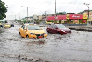 El Inamhi anticipa nuevas precipitaciones fuertes entre la madrugada y la tarde del martes 27 de octubre. Guayas, Manabí, Los Ríos, Esmeraldas, Pichincha y Galápagos están entre las zonas bajo mayor vigilancia.